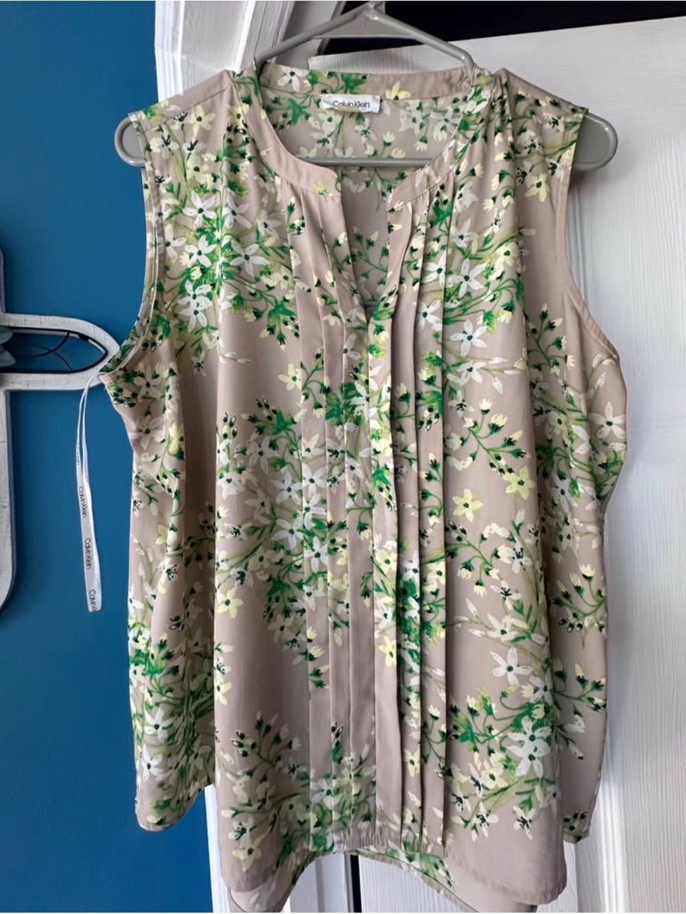 Calvin Klein Taupe Floral Pleated Sleeveless Top